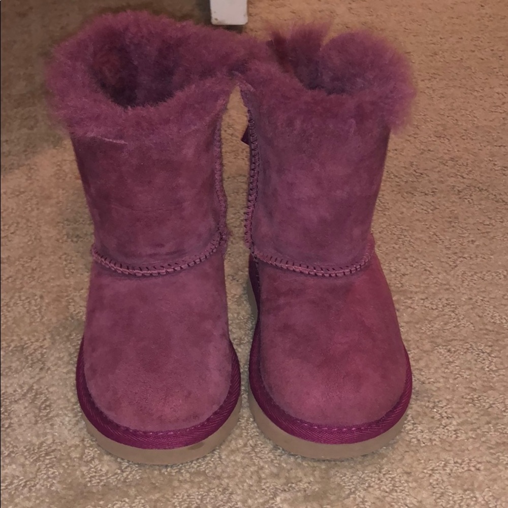 TODDLER BAILEY BOW UGGS in magenta !! WORN ONCE!
